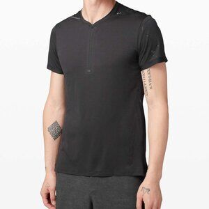 Sz Large - Lululemon All Terrain Short Sleeve Shirt in Black